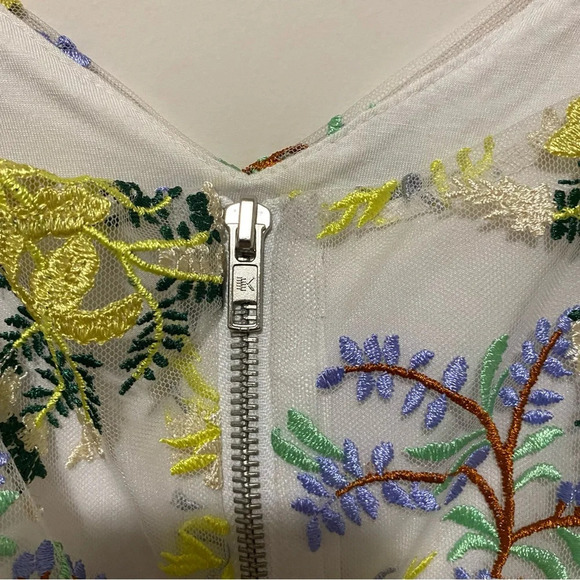 Urban Outfitters Floral Mesh Crop Top Medium - Picture 4 of 9